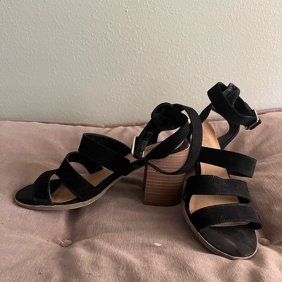 Brash black faux suede sandals SZ 7 sandals with wood heals. - Picture 3 of 7